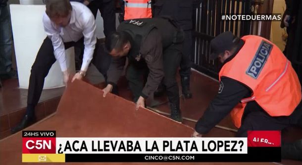 ¿Acá llevaba el dinero José López? Hallan una bóveda en el convento