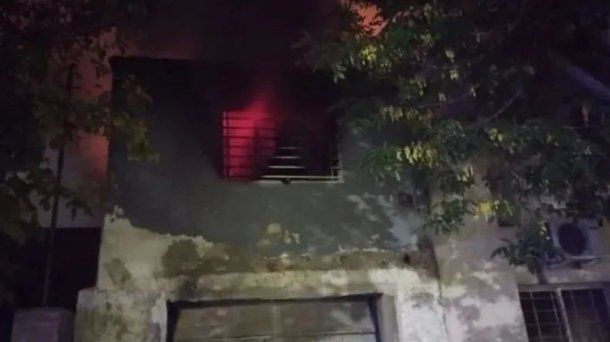 Un hombre discutió con su hijo, prendió fuego la casa en la que vivían y lo mató