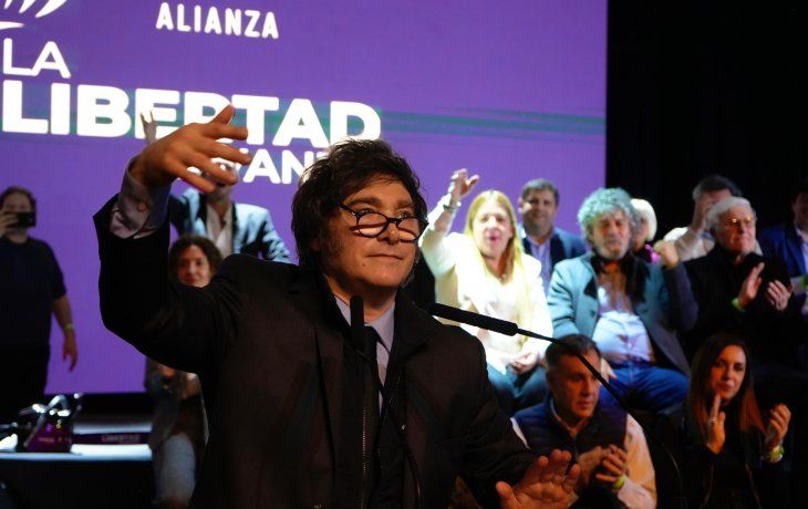 En pleno escándalo, Javier Milei encabeza una caravana libertaria por Lomas de Zamora