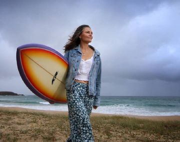 Perdí la cuenta de las veces que me violaron: el drama de una famosa surfista australiana