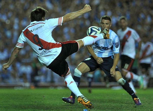 Como en 2001, Racing y River definirán al campeón en la última fecha
