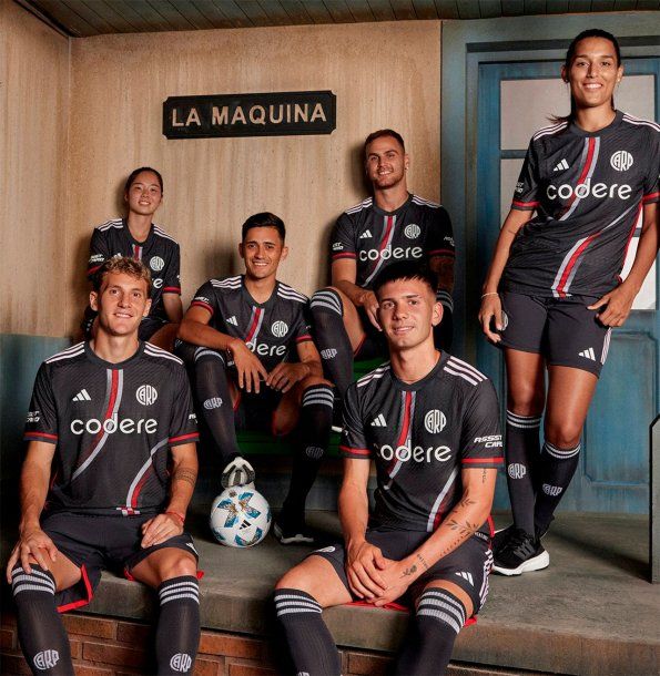 River presentó su nueva camiseta con guiño a su historia: cuánto sale y cómo comprarla