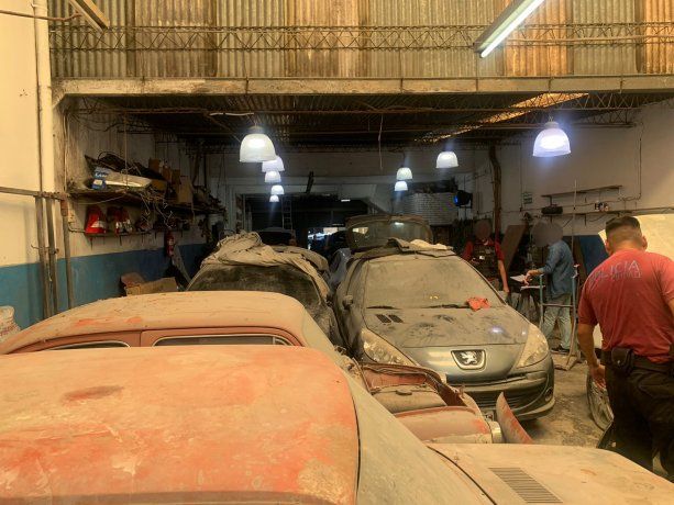 Clausuran talleres clandestinos donde desguazaban autos robados