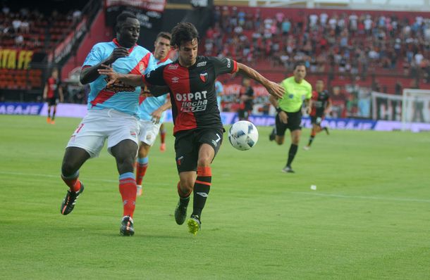 Colón se hizo fuerte de local y venció a Arsenal