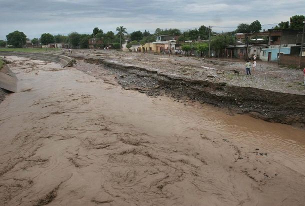 INUNDACIONES EN EL CANAL NORTE EN SAN MIGUEL DE TUCUMAN