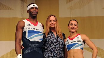 Inglaterra McCartney y sus diseños para el equipo de Gran Bretaña Inglaterra McCartney y sus diseños para el equipo de Gran Bretaña