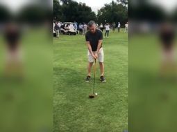 Macri se despidió de sus vacaciones jugando golf en Córdoba