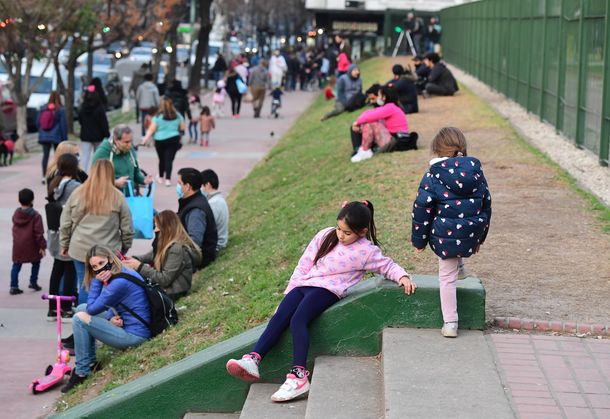 En el conurbano bonaerense no habilitarían las reuniones de 10 personas al aire libre