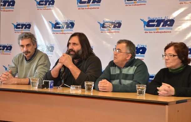 Baradel en conferencia de prensa