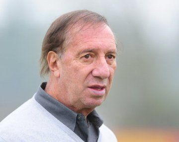 Carlos Bilardo reapareció junto a figuras de Estudiantes de La Plata