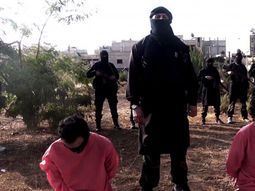 video: miembro del isis hizo explotar a dos rehenes con un celular video: miembro del isis hizo explotar a dos rehenes con un celular