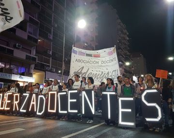Docentes porteños se movilizan al Obelisco horas antes del paro nacional