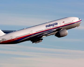 Un pasajero de avión gritó que tenía una bomba y quiso entrar a la cabina