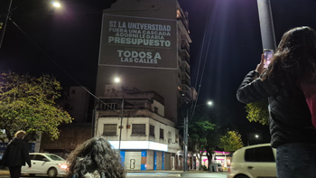 si la universidad fuera una cascada, adorni le daria presupuesto: el slogan viral para convocar a la marcha si la universidad fuera una cascada, adorni le daria presupuesto: el slogan viral para convocar a la marcha
