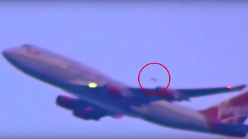 ¿es real? capturan un ovni mientras grababan un avion ¿es real? capturan un ovni mientras grababan un avion
