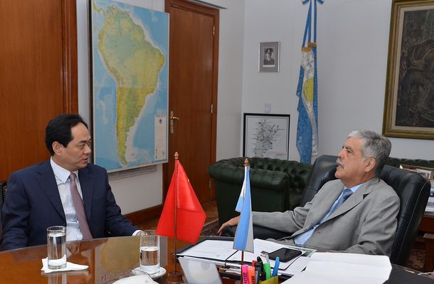 De Vido delineó detalles de la visita de Cristina a China con el embajador de ese país