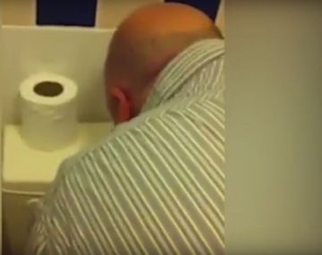 ¿Cocaína? Filman a un alcalde aspirando polvo