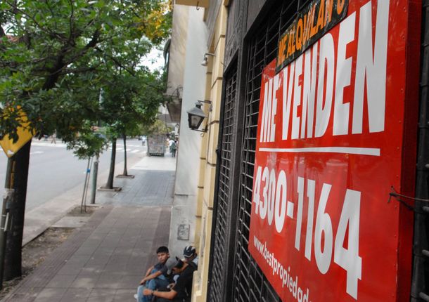 Beneficiarios de ProCreAr, desesperados por el paro en el Registro de la Propiedad de la Provincia