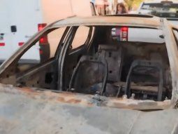 Así quedó la camioneta en la que se fueron las chicas asesinadas en Florencio Varela tras ser incendiada