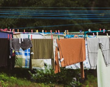 El truco casero para aprovechar el espacio en el tender y colgar mas ropa
