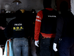 En Uruguay se busca habilitar los allanamientos nocturnos para combatir el naarcotráfico. En Uruguay se busca habilitar los allanamientos nocturnos para combatir el naarcotráfico.