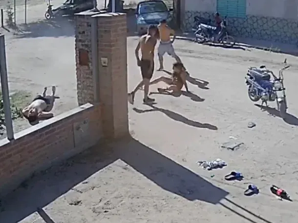 Violencia total en Córdoba: lo noquearon entre dos y lo dejaron desmayado