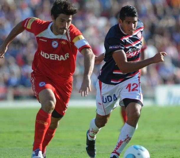Unión no pudo con Argentinos y sigue hundido en el fondo
