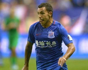 Basura y poco profesional: la furia de los chinos contra Carlos Tevez