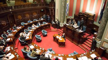 El Senado uruguayo aprobó el IVA 0% para uruguayos en hoteles pequeños durante el verano. El Senado uruguayo aprobó el IVA 0% para uruguayos en hoteles pequeños durante el verano.