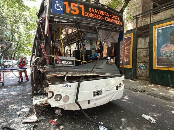 Violento choque de colectivos en Balvanera: hay 18 heridos, tres en grave estado