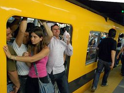 tras diez dias, volvieron a funcionar los subtes y el premetro tras diez dias, volvieron a funcionar los subtes y el premetro