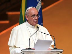 El Papa habló de su estilo y de la polémica por su seguridad