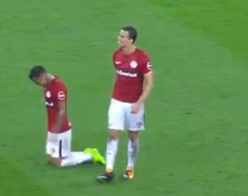 El jugador de 27 años, de rodillas en agradecimiento