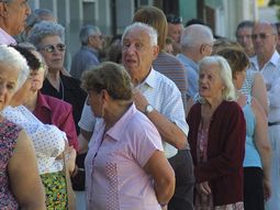 El bono será para los jubilados que ganen menos de $ 10 mil. El bono será para los jubilados que ganen menos de $ 10 mil.