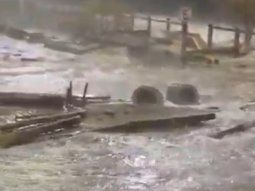 Un ciclón extratropical de gran intensidad afectó durante la noche del viernes a diversas ciudades y localidades de la Costa Atlántica. Un ciclón extratropical de gran intensidad afectó durante la noche del viernes a diversas ciudades y localidades de la Costa Atlántica.