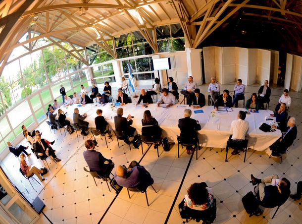 Reunión clave en Olivos por el coronavirus: se evalúan medidas drásticas