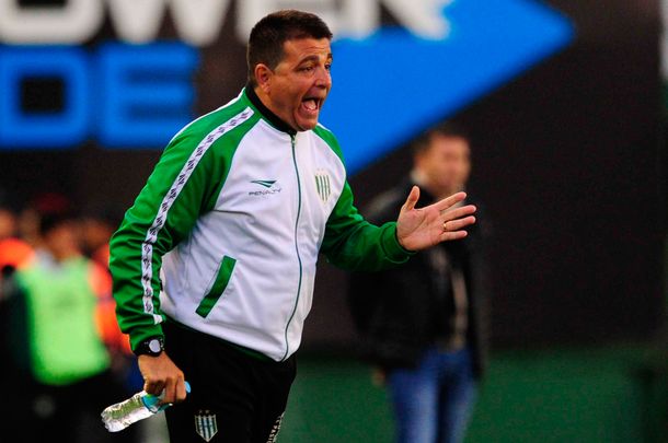 Banfield anunció que Vivas dirigirá frente a River su último partido ¿Vuelve Falcioni?