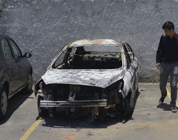 Así quedó el auto del embajador griego