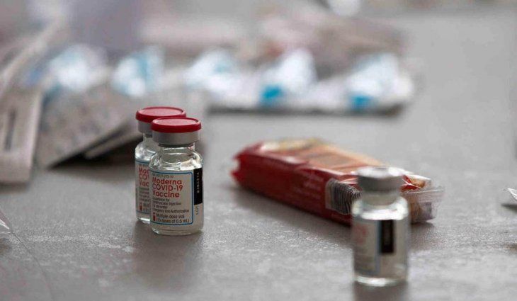 Argentina vacunará con dosis de Moderna a chicos de entre 12 y 17 años que tengan factores de riesgo