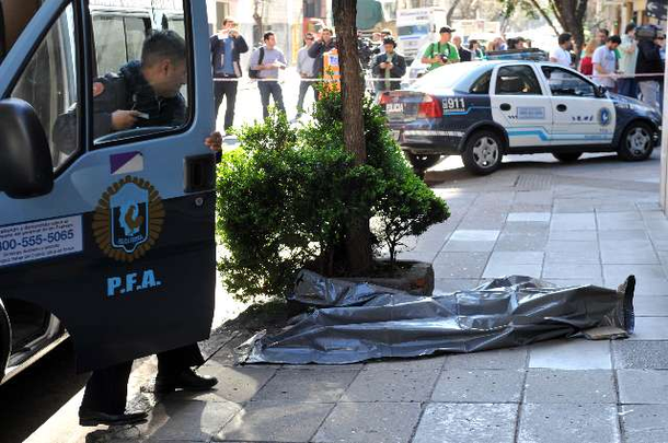 Tragedia pasional en Recoleta: apuñaló a su mujer y se suicidó