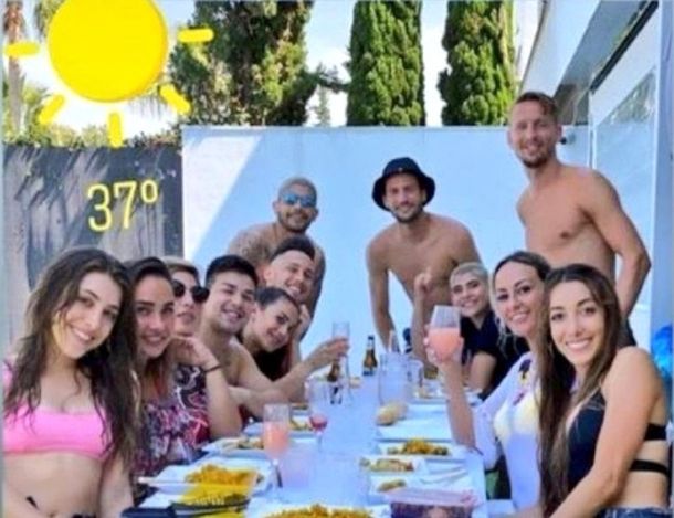 Lucas Ocampos, Ever Banega y Franco Vázquez fueron acusados de romper la cuarentena para comer un asado