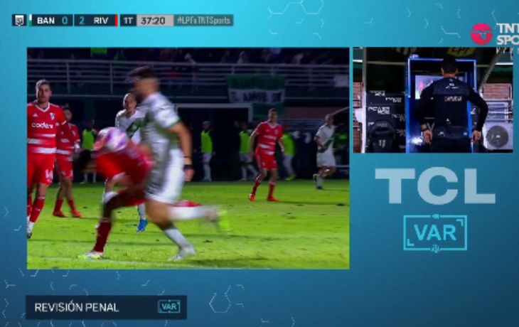 Polémica en el Sur por el penal en contra de River: ¿fue mano?