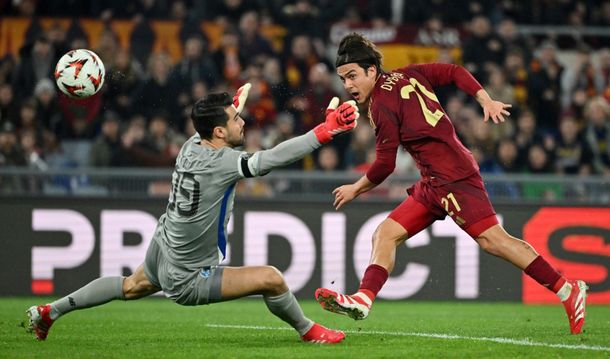 Doblete de Paulo Dybala en el triunfo de la Roma ante Porto