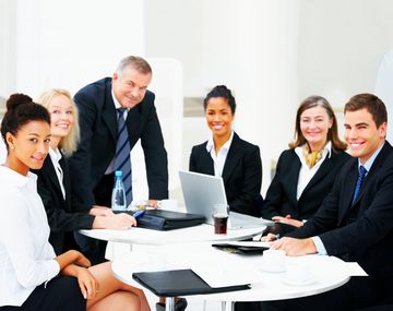 Día del Amigo: ¿cuánto influye la amistad en la búsqueda de trabajo?