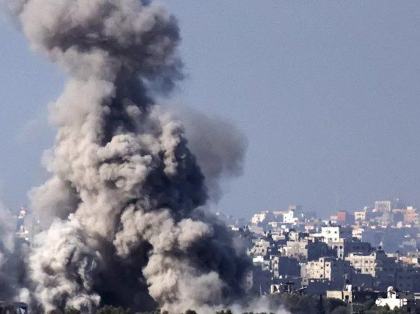 Israel dice haber tomado edificios gubernamentales en Gaza
