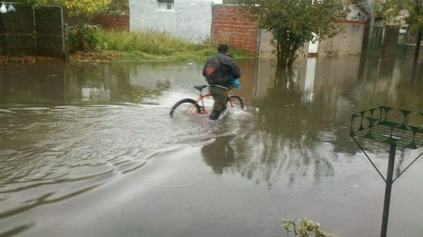 Se inundó Santa Fe: piden que la gente no salga de las casas