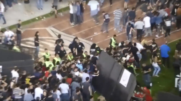Los incidentes se dieron cuando un grupo de fanáticos intentó colarse en el campo vip