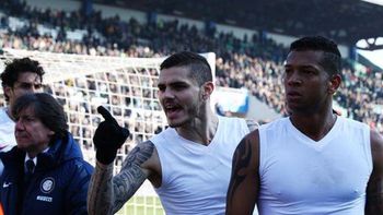 papelon de icardi: tiro su camiseta a los hinchas...¡y se la devolvieron! papelon de icardi: tiro su camiseta a los hinchas...¡y se la devolvieron!