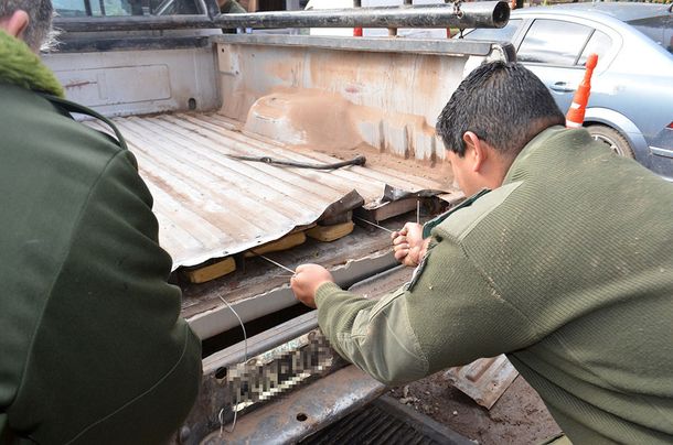VIDEO: Así decomisan 154 kilos de cocaína de una narco camioneta con doble fondo