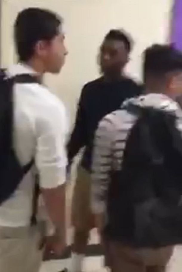 VIDEO: Se peleaban por una chica y uno le dio un golpe criminal